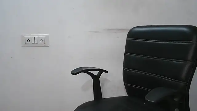 Suzie darling online show from 12/28/24, 05:23