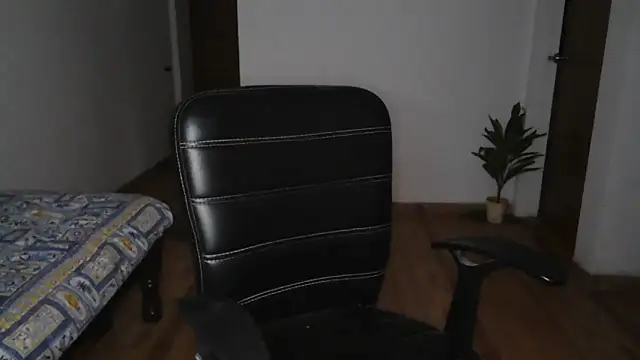 Snapshot of Suzie_darling chatting on 12/03/25, 02:08 Suzie darling online show from 12/03/25, 02:08