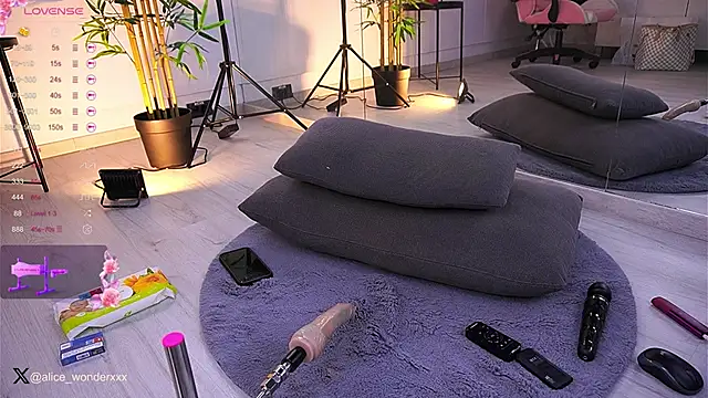 VanessaSimon online show from 01/11/25, 09:26