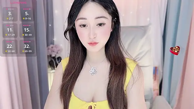 Snapshot of Liiniie-Lovers chatting on 02/15/25, 12:43 Liiniie-Lovers online show from 02/15/25, 12:43