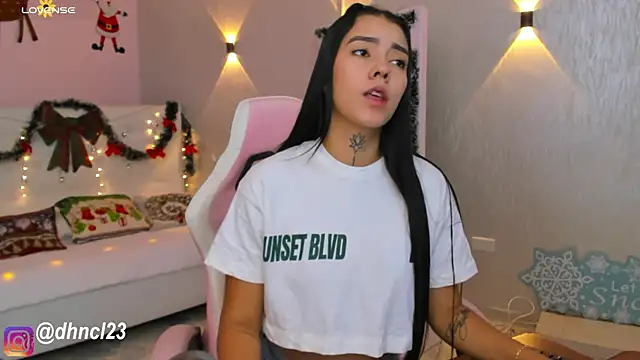 miagomezweb1 online show from 12/13/24, 01:12