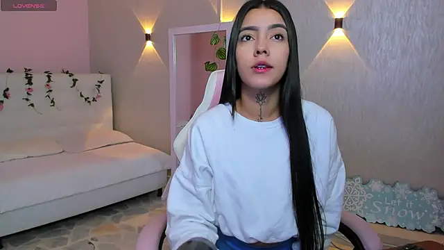 miagomezweb1 online show from 01/13/25, 12:13