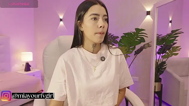 miagomezweb1 online show from 10/20/25, 12:27