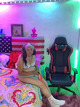 Snapshot of Grandma_Mature23 chatting on 01/20/25, 01:39 Grandma Mature23 online show from 01/20/25, 01:39