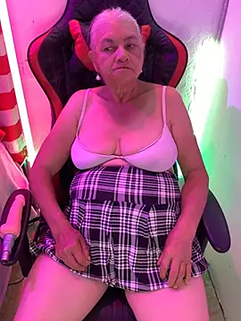 Snapshot of Grandma_Mature23 chatting on 03/06/25, 06:37 Grandma Mature23 online show from 03/06/25, 06:37