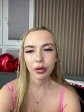 Snapshot of Nicole_blonde0 chatting on 02/23/25, 10:31 Nicole blonde0 online show from 02/23/25, 10:31