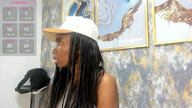 Snapshot of MonicaSchwartz chatting on 10/31/25, 06:09 MonicaSchwartz online show from 10/31/25, 06:09