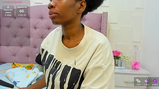 Snapshot of MonicaSchwartz chatting on 11/12/25, 08:52 MonicaSchwartz online show from 11/12/25, 08:52