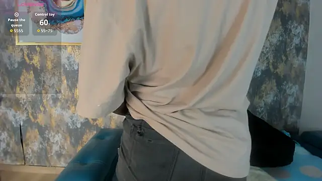 Snapshot of MonicaSchwartz chatting on 11/26/25, 07:59 MonicaSchwartz online show from 11/26/25, 07:59