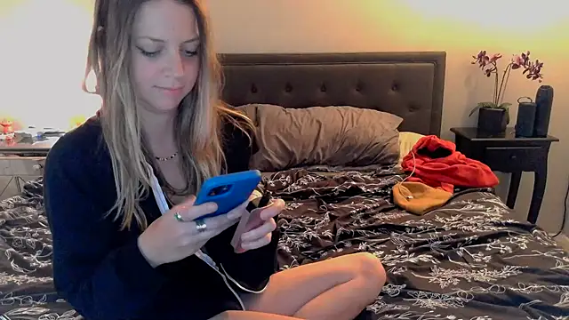 molly witha chance online show from 03/02/25, 06:16
