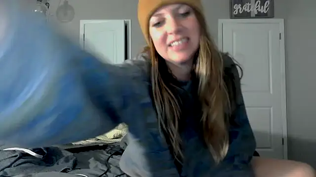 Snapshot of molly_witha_chance chatting on 10/12/25, 06:23 molly witha chance online show from 10/12/25, 06:23