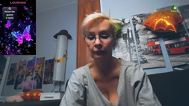 Snapshot of HelgaHimmell chatting on 11/20/25, 10:48 HelgaHimmell online show from 11/20/25, 10:48