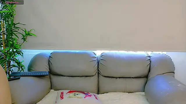 bellacarolainnn online show from 04/24/26, 08:22