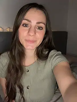 Snapshot of Loella-Rose chatting on 01/02/25, 01:27 Loella-Rose online show from 01/02/25, 01:27