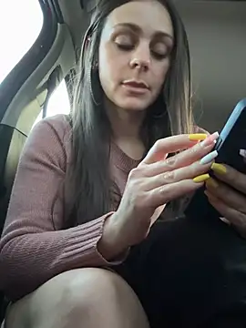 Snapshot of Loella-Rose chatting on 01/23/25, 04:04 Loella-Rose online show from 01/23/25, 04:04