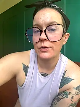 Snapshot of quinnmariexo chatting on 10/05/25, 02:48 quinnmariexo online show from 10/05/25, 02:48