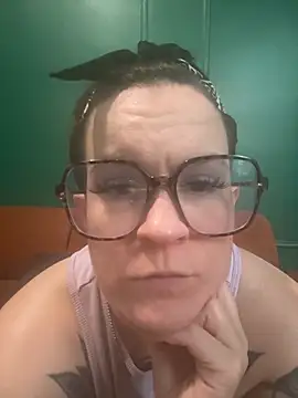 Snapshot of quinnmariexo chatting on 10/19/25, 09:59 quinnmariexo online show from 10/19/25, 09:59