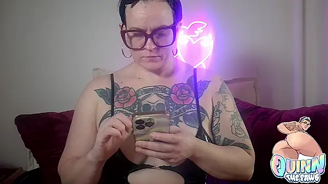 Snapshot of quinnmariexo chatting on 11/20/25, 03:56 quinnmariexo online show from 11/20/25, 03:56