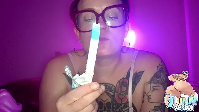 Snapshot of quinnmariexo chatting on 11/25/25, 04:56 quinnmariexo online show from 11/25/25, 04:56