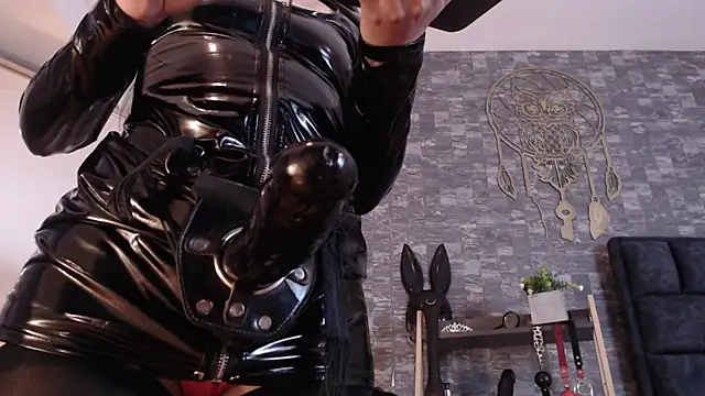 Snapshot of BondageGirl_Ks chatting on 10/27/25, 01:04 BondageGirl Ks online show from 10/27/25, 01:04