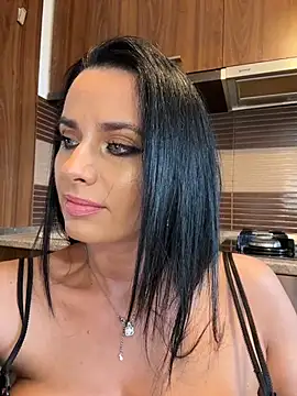 Hotmomcheckk  online show from 11/06/25, 10:16