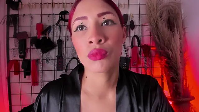 charrlotte quinn online show from 11/10/25, 02:49