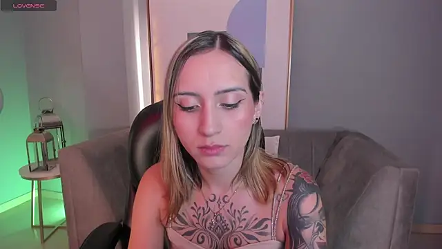 MollySundersX online show from 11/25/25, 04:01