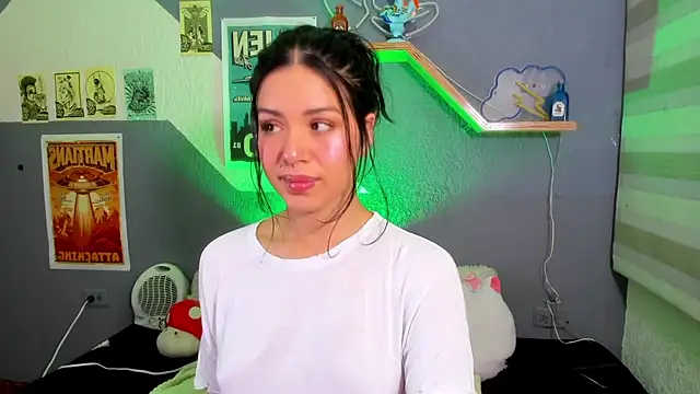 Snapshot of MiaaRose chatting on 11/13/25, 08:08 MiaaRose online show from 11/13/25, 08:08