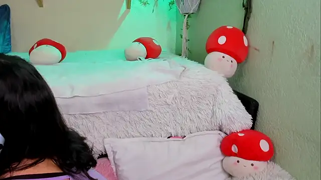 Snapshot of MiaaRose chatting on 11/26/25, 05:03 MiaaRose online show from 11/26/25, 05:03