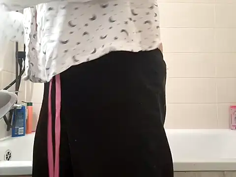 Snapshot of czruz chatting on 09/18/25, 07:21 czruz online show from 09/18/25, 07:21