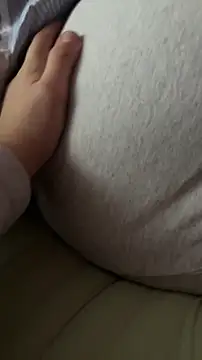 Snapshot of czruz chatting on 10/10/25, 01:54 czruz online show from 10/10/25, 01:54