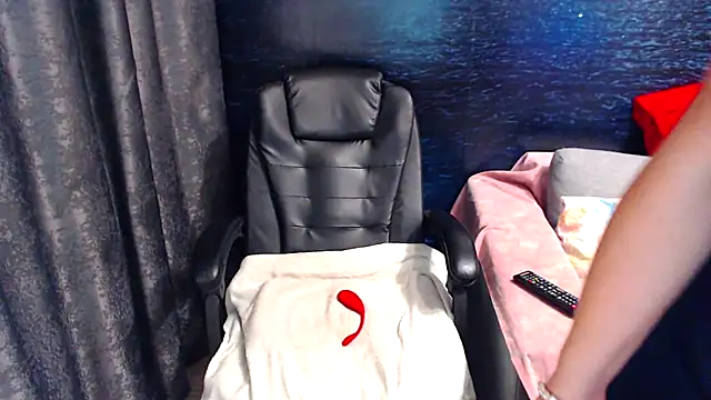 LadyAverrySquirt11 online show from 01/17/25, 08:24