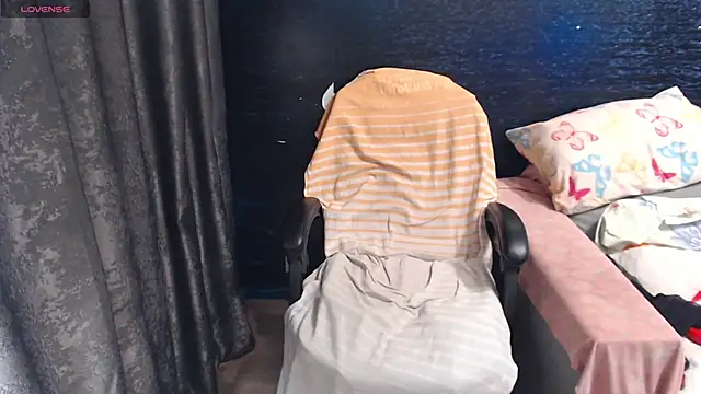 Snapshot of LadyAverrySquirt11 chatting on 10/31/25, 06:03 LadyAverrySquirt11 online show from 10/31/25, 06:03