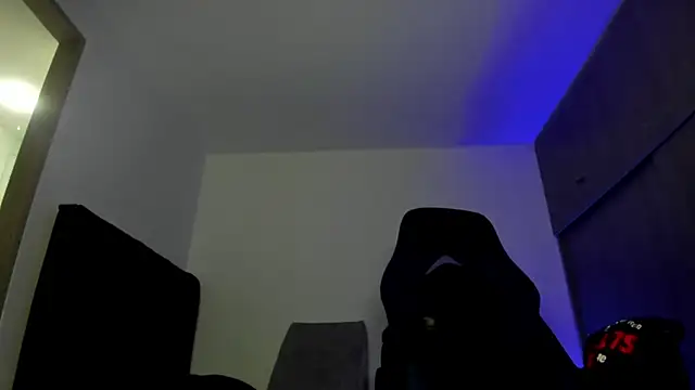 Snapshot of male_pussy chatting on 11/06/25, 02:56 male pussy online show from 11/06/25, 02:56