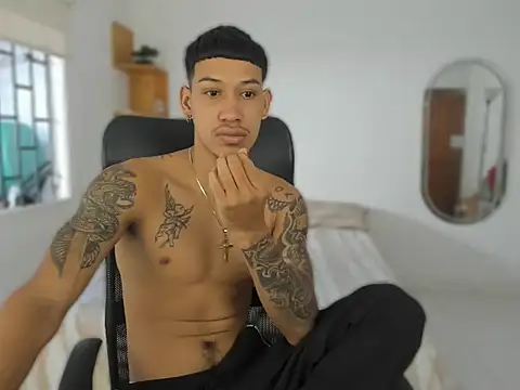 Snapshot of slim_master12 chatting on 09/24/25, 01:36 slim master12 online show from 09/24/25, 01:36