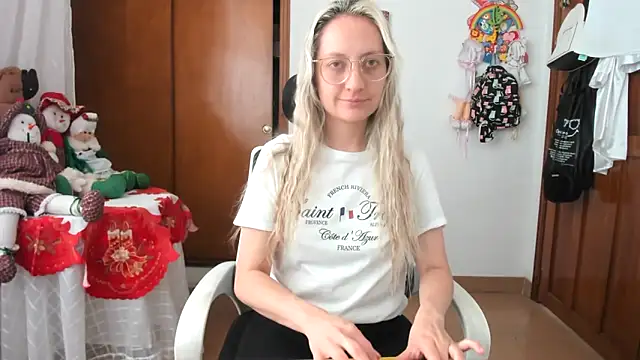 Snapshot of Adele_johnsonn1 chatting on 12/03/25, 03:54 Adele johnsonn1 online show from 12/03/25, 03:54