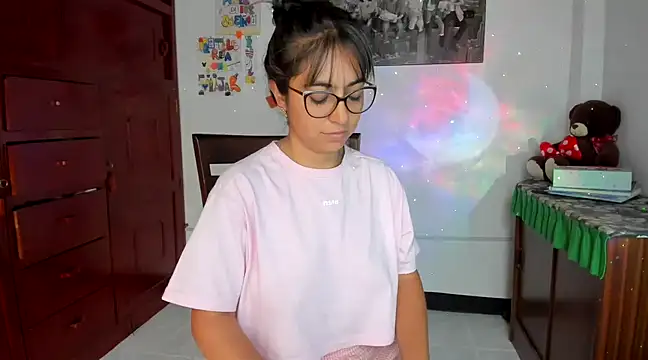 Isabellaa22 1 online show from 02/06/25, 03:09