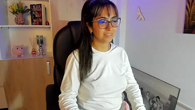 Isabellaa22 1 online show from 02/19/25, 03:06