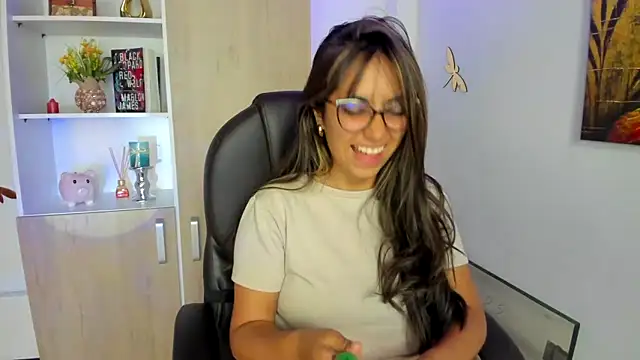 Isabellaa22 1 online show from 02/26/25, 03:08