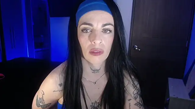 Snapshot of violett_honney chatting on 06/18/26, 12:44 violett honney online show from 06/18/26, 12:44