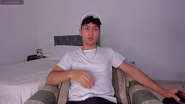 Snapshot of Valerio_James7 chatting on 01/21/25, 03:37 Valerio James7 online show from 01/21/25, 03:37