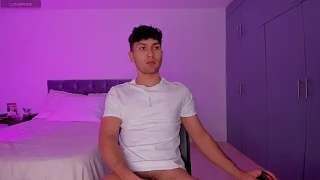 Snapshot of Valerio_James7 chatting on 02/03/25, 11:36 Valerio James7 online show from 02/03/25, 11:36