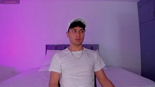 Snapshot of Valerio_James7 chatting on 03/11/25, 07:36 Valerio James7 online show from 03/11/25, 07:36