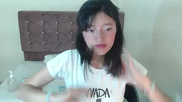 Snapshot of lunazulsj chatting on 04/30/26, 01:50 lunazulsj online show from 04/30/26, 01:50