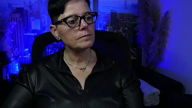 Snapshot of ninarandmann chatting on 12/13/25, 08:04 ninarandmann online show from 12/13/25, 08:04