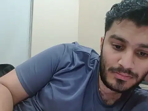 Snapshot of robintoit chatting on 10/30/25, 03:57 robintoit online show from 10/30/25, 03:57