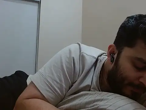 Snapshot of robintoit chatting on 11/02/25, 02:30 robintoit online show from 11/02/25, 02:30