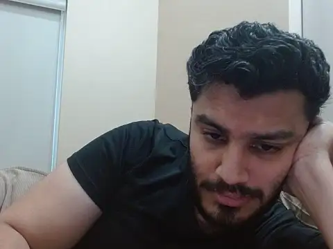 Snapshot of robintoit chatting on 11/04/25, 06:01 robintoit online show from 11/04/25, 06:01