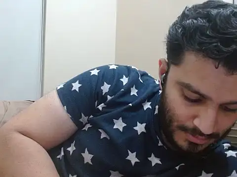 Snapshot of robintoit chatting on 11/06/25, 06:42 robintoit online show from 11/06/25, 06:42