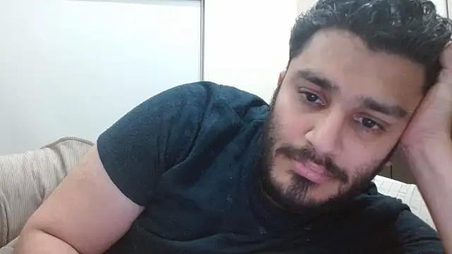 Snapshot of robintoit chatting on 11/12/25, 05:24 robintoit online show from 11/12/25, 05:24